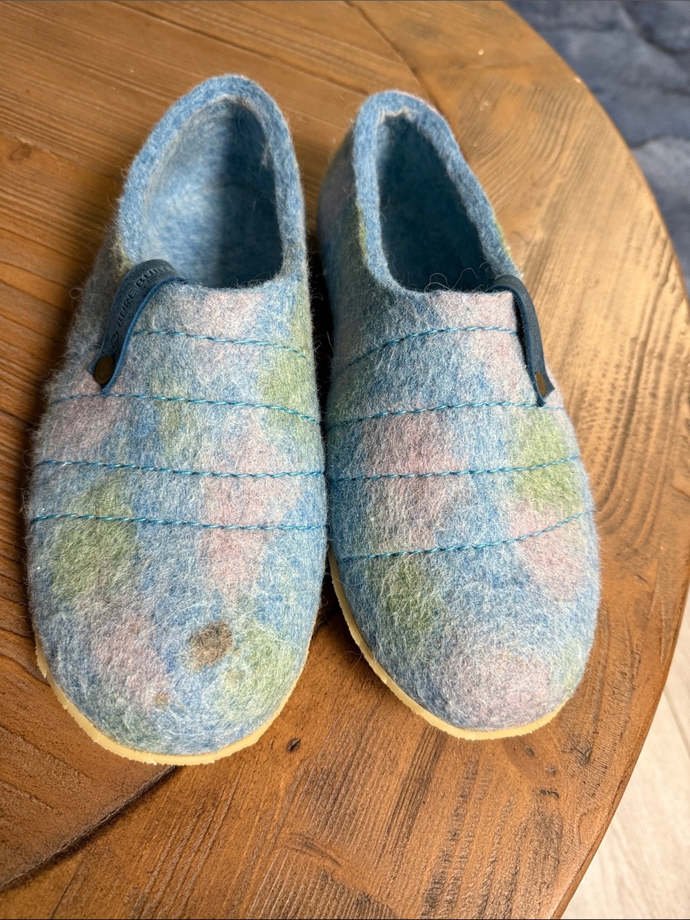 Women’s Felt Slip-On Slippers in Pastel Blue & Green